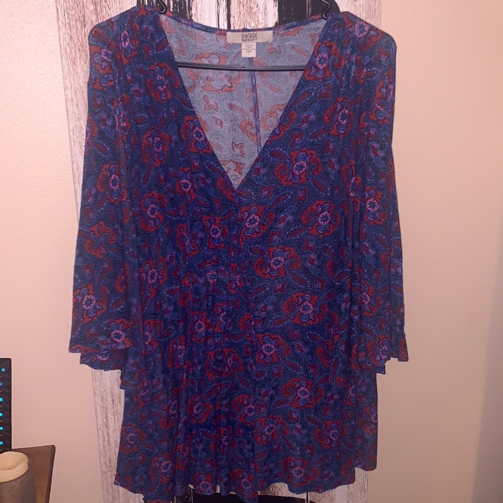 Sz LG Cut-Out Sleeve Blouse